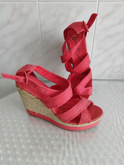 Женские босоножки, шлепки