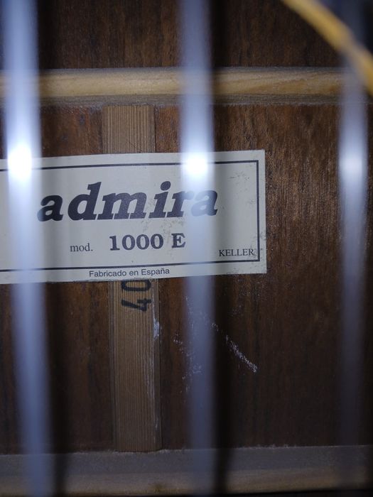 Продам электроакустическую гитару