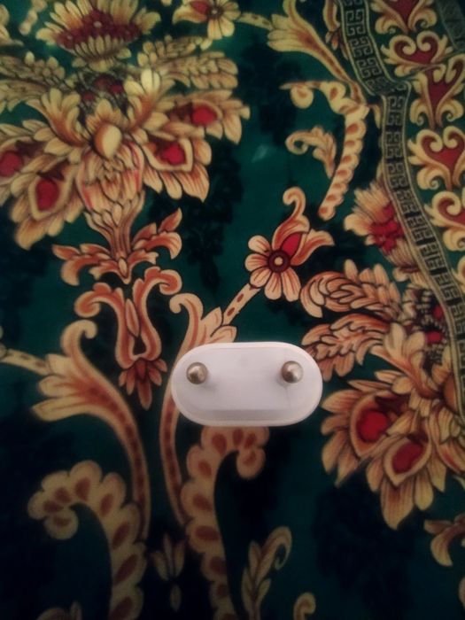 Осы айфон оригинал адаптер сатылады бағасы болса 4000 тг даставка бар