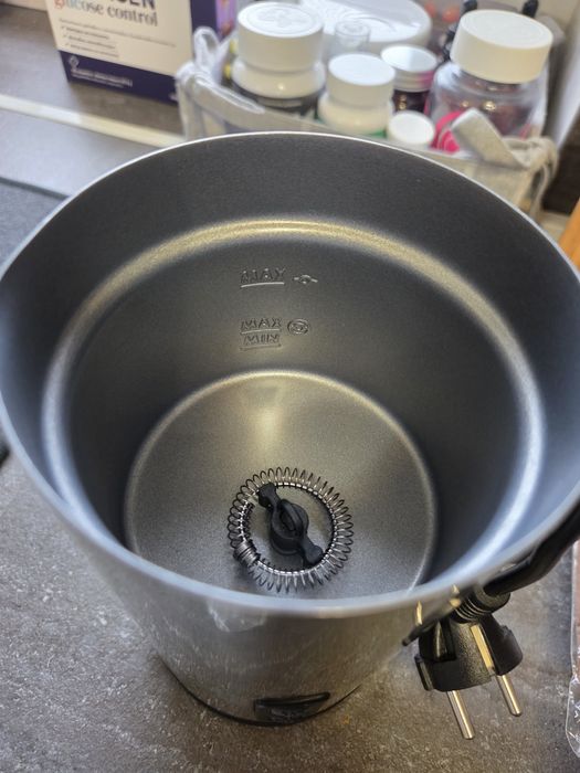 Уред за разпенване и загряване на мляко