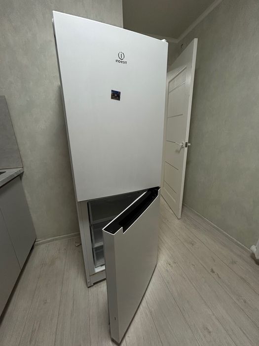 Холодильник Indesit