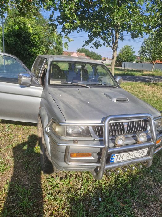 Vând Mitsubishi Pajero/schimb cu tractor 445