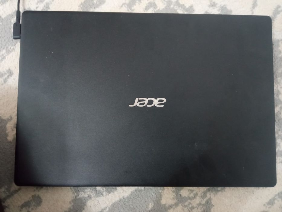 Продам Ноутбук (телефон в подарок)