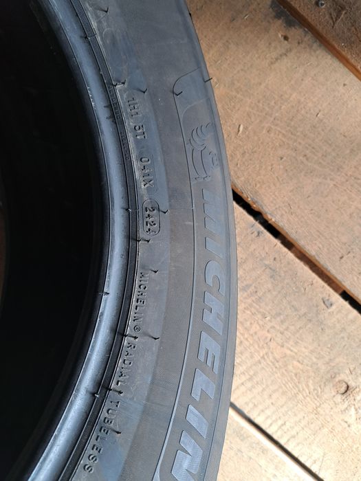 Anvelope desperecheate 225/65 R17 Michelin și Pirelli
