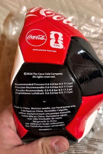 Minge Coca Cola FIFA 2026, nouă, preț negociabil