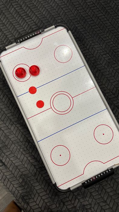 Продам настольный хоккей