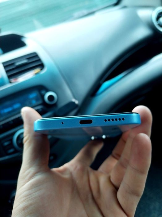 Redmi 12 256/8 GB srochna sotiladi