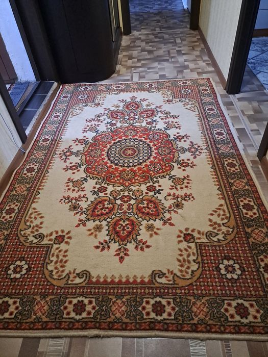 Продам ковёр  натуральный.