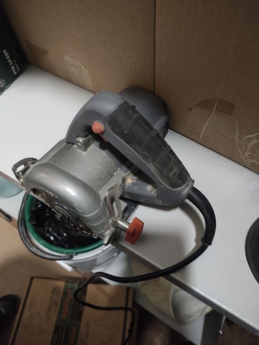 Пчелка, дисковая пила