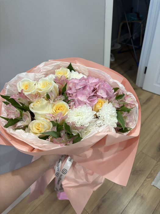 Букет цветов и корзина