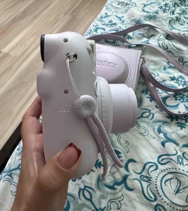 Продам instax mini 12.