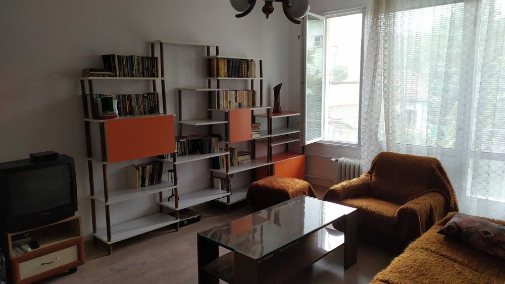 Дава се под наем Двустаен апартамент в София, Надежда 2 - 70 кв.м за 348.84 € - Снимка #1