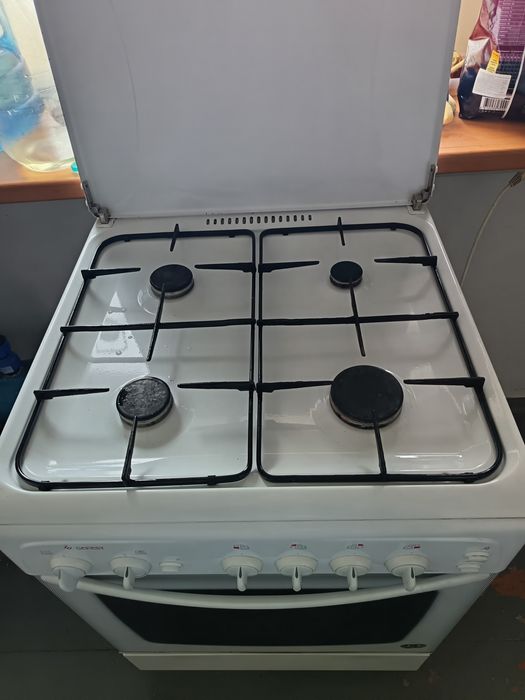Продам газовую плиту