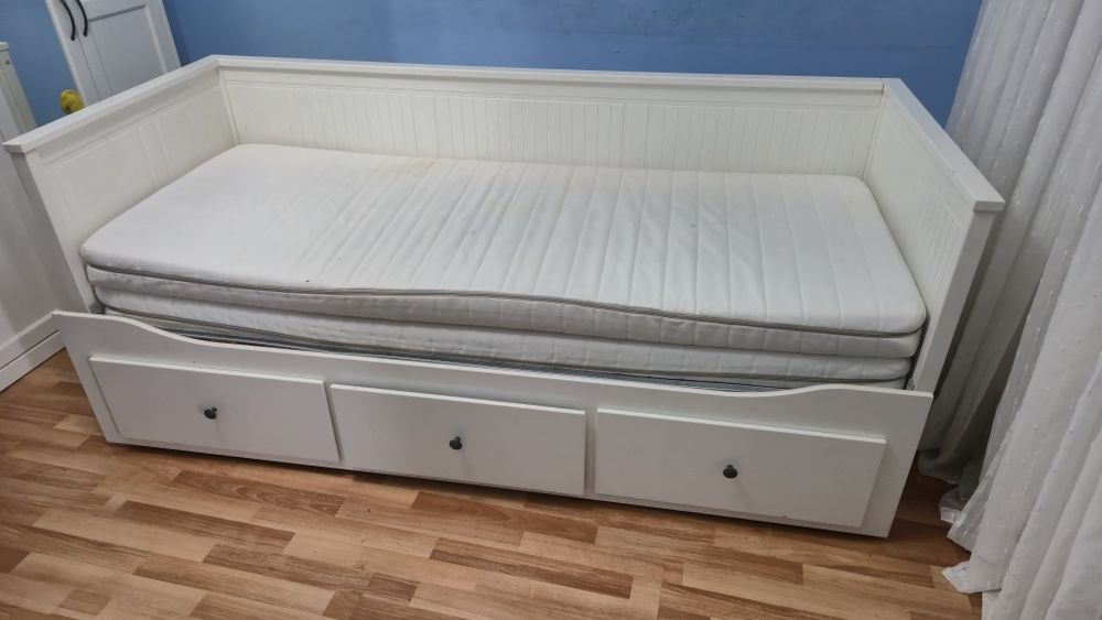Vand divan ikea culoare alb