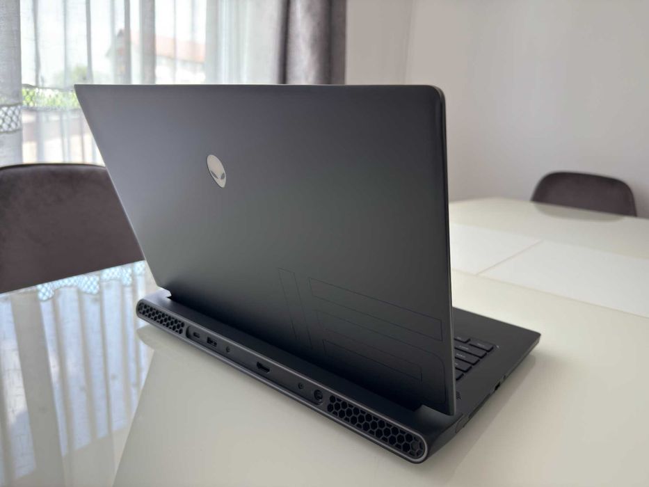 Laptop Gaming Dell Alienware M15 R7 15.6” – i7, RTX 3070 Ti, 32GB RAM