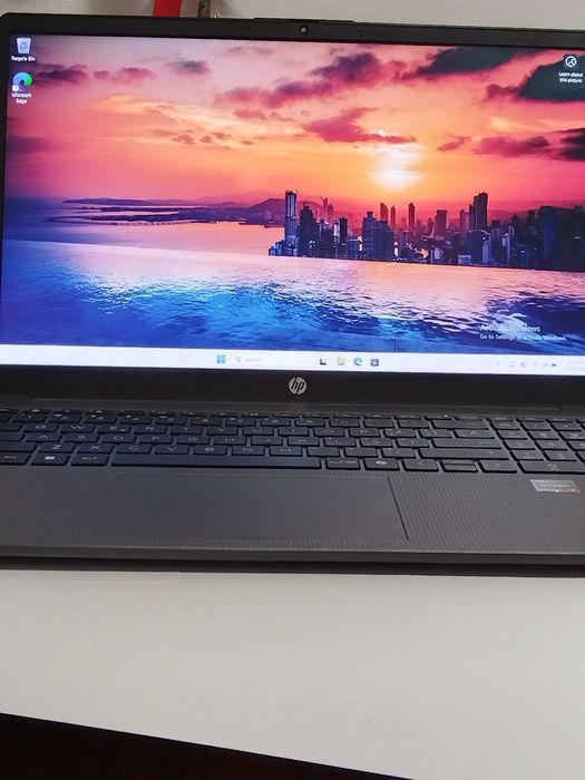 Laptop HP Ryzen 7 (seria 5000) – ca nou, garanție, folosit foarte puți