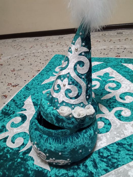 Құлақтарды ұстап тұрып ауызға сіңеді