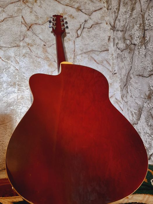 Ekvalayzerli Gitara Sotiladi