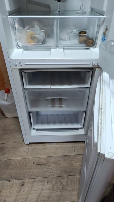 Холодильник indesit