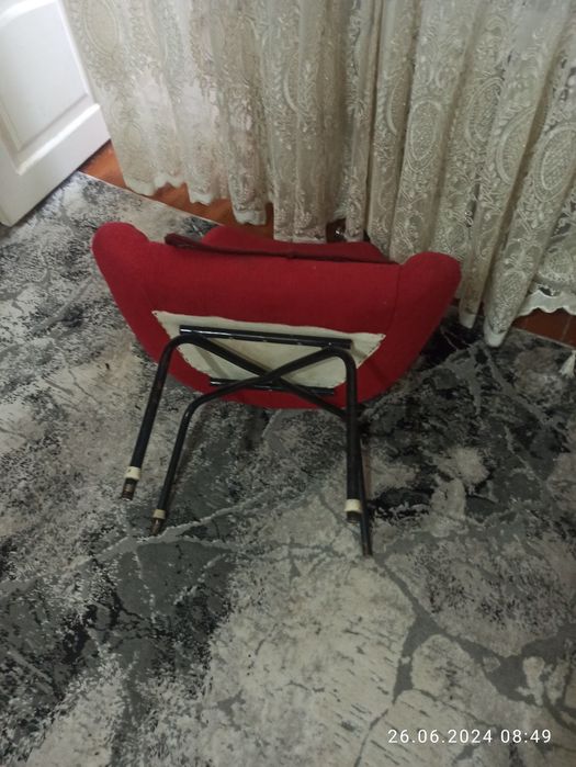 Чистый кожаные гостиной уголок. Качественные.состояние отличное.