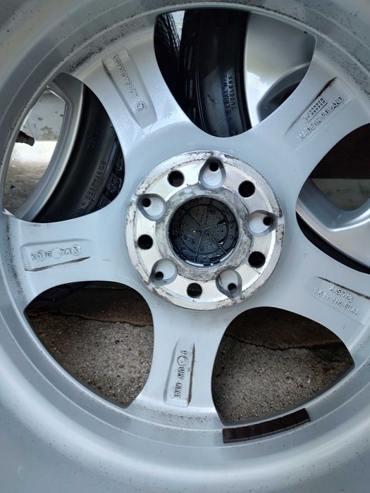 Оригинални  лети джанти 18"за Мерцедес W205
Всезезонни гуми 225/45/18