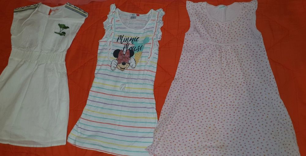 Lot 5 rochite elegante  fetita 5-6 ani in stare impecabila