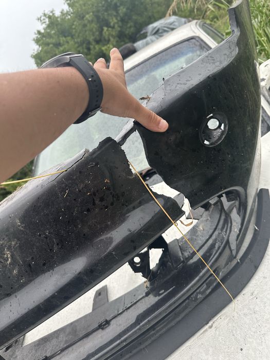 Продавам fr броня след удар.