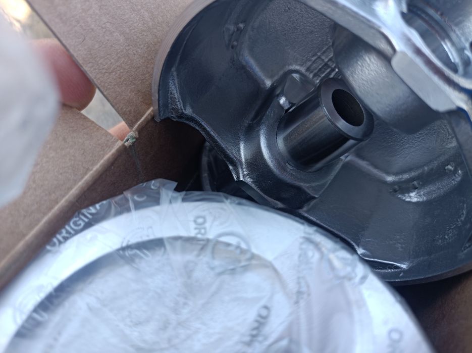 продаётся кольца 82.5 и поршня 83 на Автоваз lada porshen koltsa 82