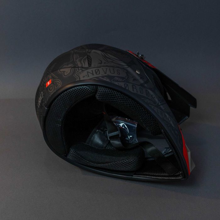 Каска с очила за ел. тротинетка , велосипед , мотокрос