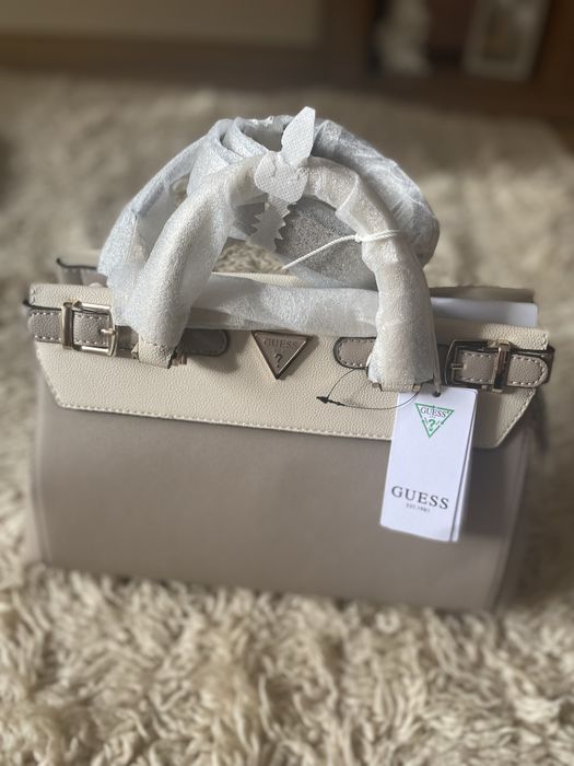 Дамска чанта Guess