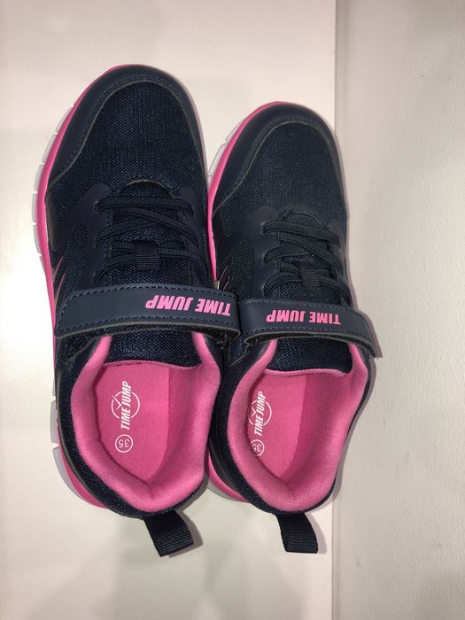 Новые. Отличные дыщащие кроссовки. Скидка %