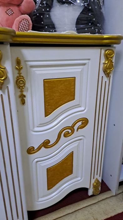 Комод с двумя пиналами