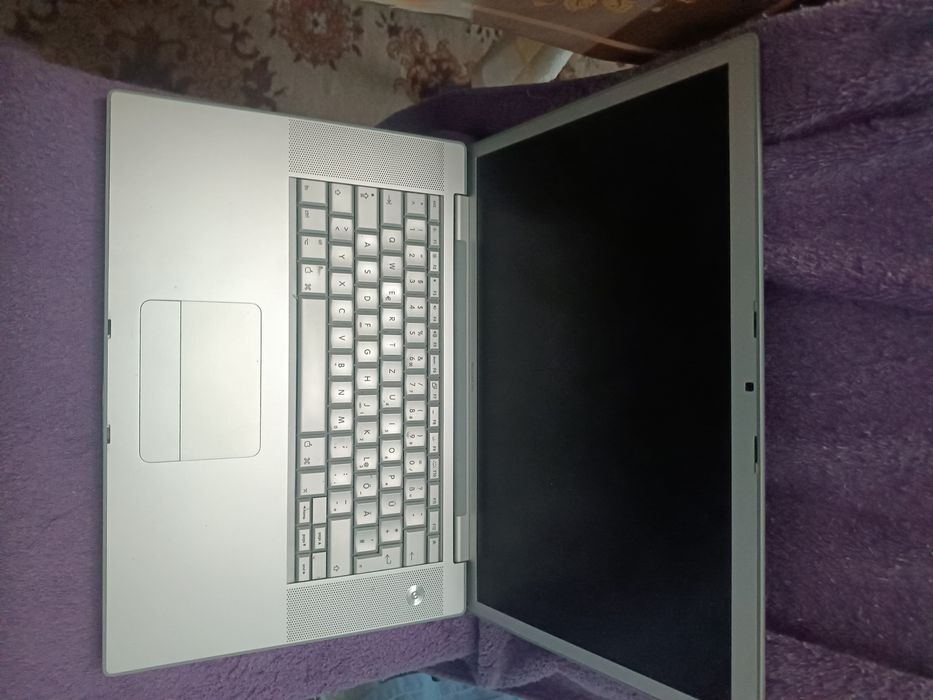 Lot 2 Laptopuri și 3 telefoane pentru piese