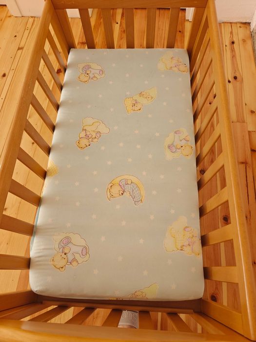 Люлеещо се бебешко креватче