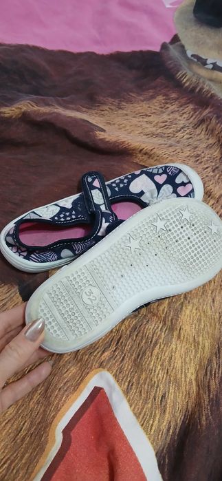 Блузки, клинчета и пантофи