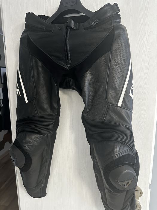 Dainese кожен перфориран мото панталон 48 като нов опция яке към него