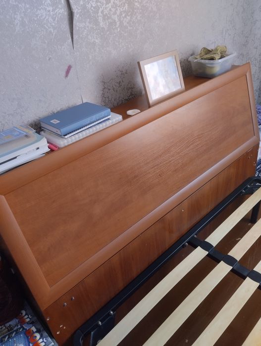 Продам кровать 1,5.