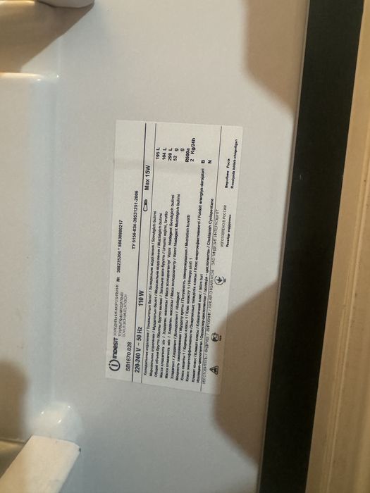 Холодильник Indesit SB 1670