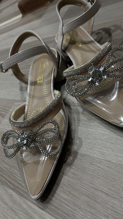 Продам новые туфли
