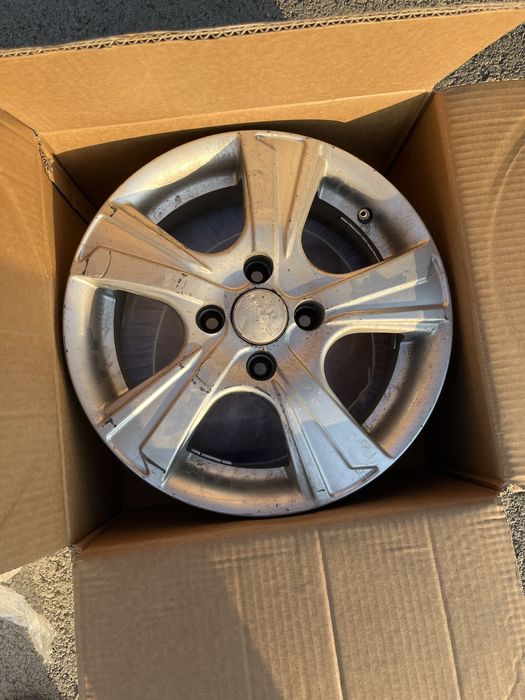 Продам литые диски R 14 разболтовка 4*100