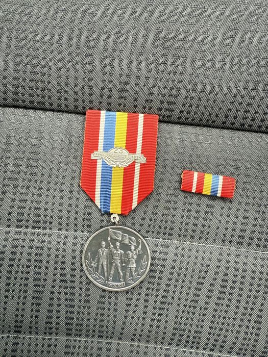 Lot medalii comemorative.