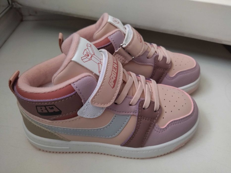 Кроссовки новые деми