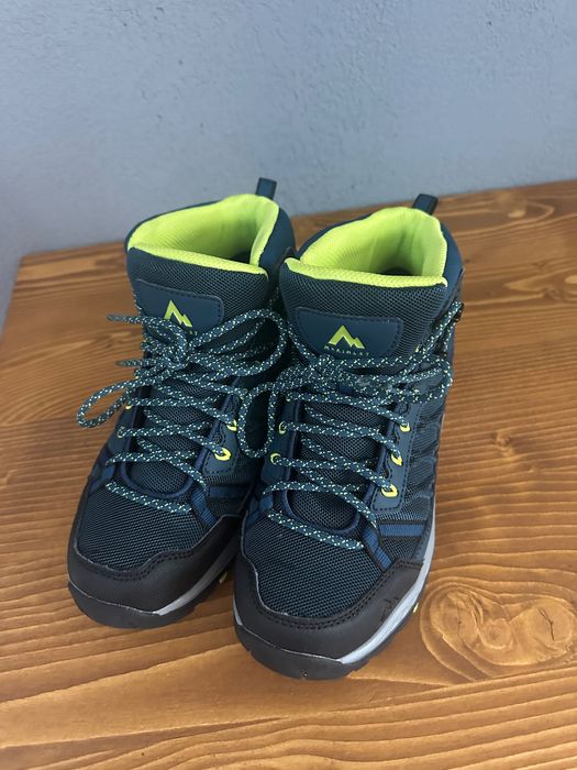 Планински обувки за сняг