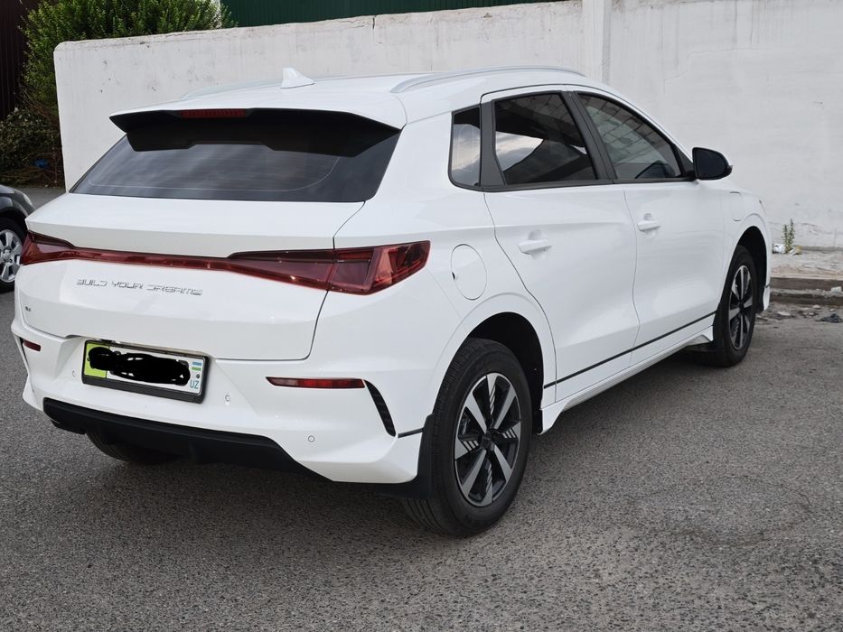 BYD E2 avtomobili sotiladi