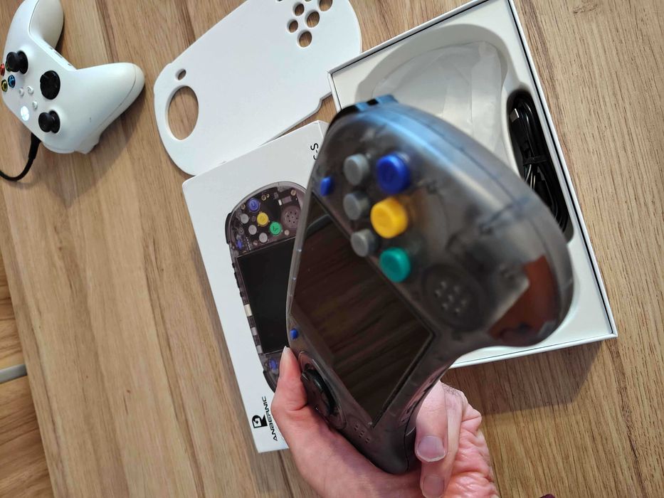 Ръчна конзола RG Arc S