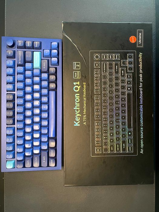 keychron Q1, lofree flow 84 lite