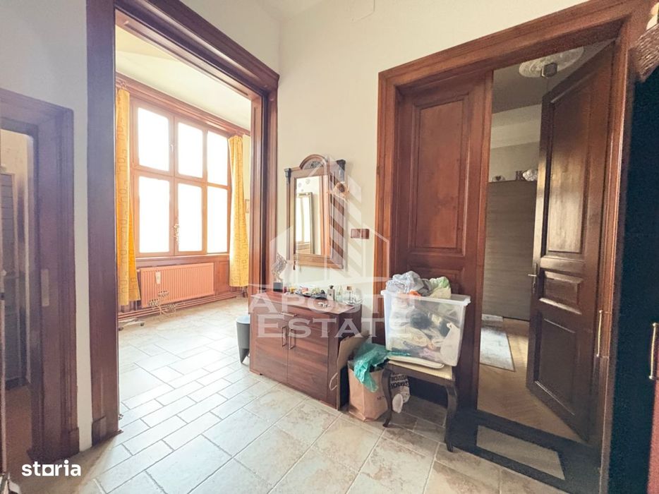 Apartament elegant in palat istoric restaurat, Timisoara Piata Maria
