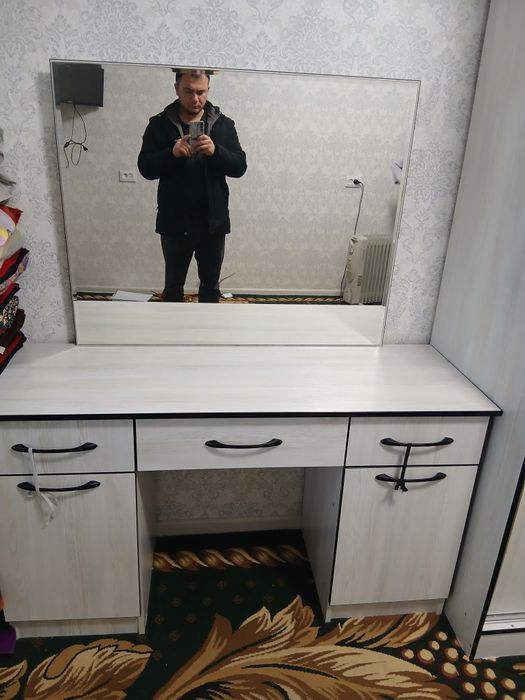 Stenka va trimo sotiladi stenkani oynalariyam bor ikkalasiyam yangiday