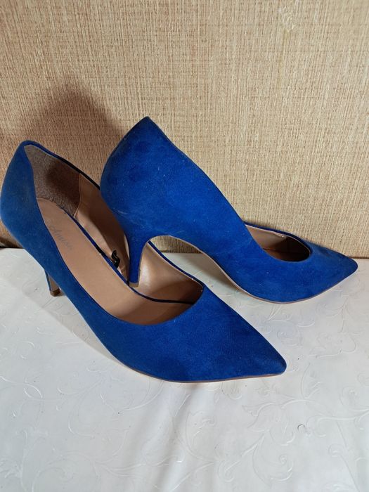 Продам  туфли  разные.,