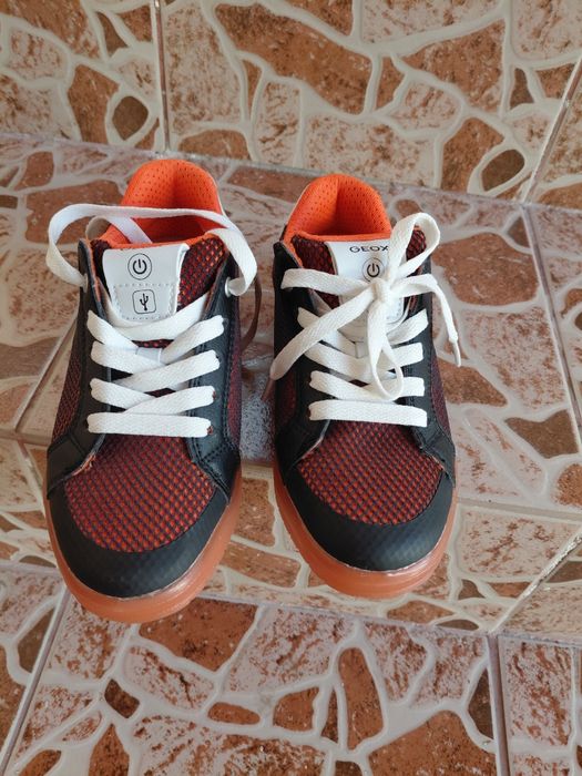 De vânzare  adidași